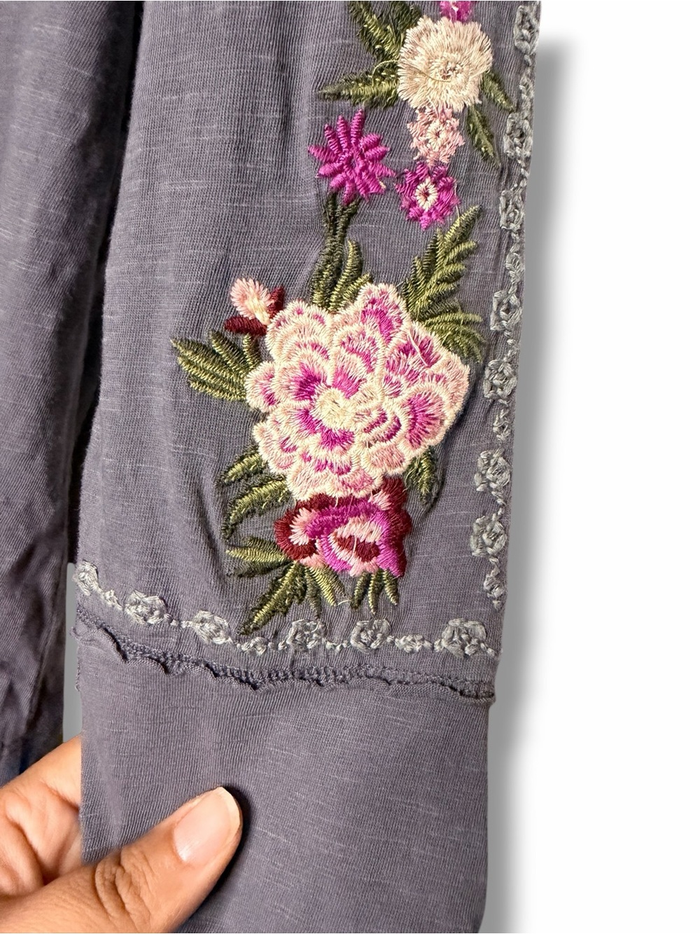 Sundance Blackpearl Gray Glacier Garden V-Neck Floral Embroidered Top Medium - Picture 6 of 9